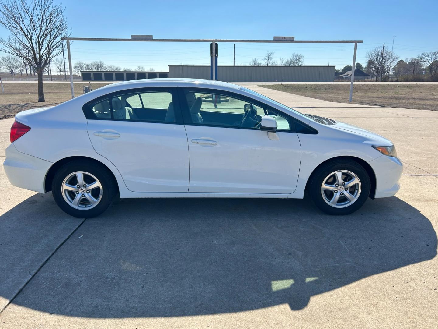 2012 White /Gray Honda Civic CNG Sedan 5-Speed AT (19XFB5F59CE) with an 1.8L L4 SOHC 16V CNG engine, 5-Speed Automatic transmission, located at 17760 Hwy 62, Morris, OK, 74445, (918) 733-4887, 35.609104, -95.877060 - Photo#3